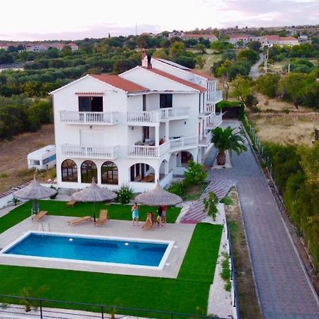 Apartmani Viktorija Vrana  Экстерьер фото