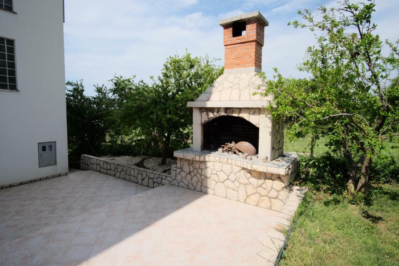 Apartmani Viktorija Vrana  Экстерьер фото