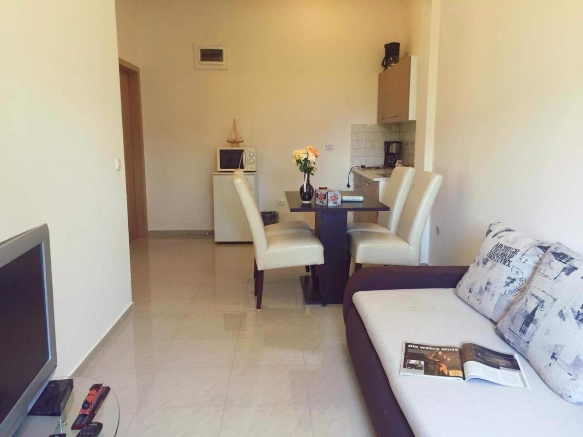 Apartmani Viktorija Vrana  Экстерьер фото